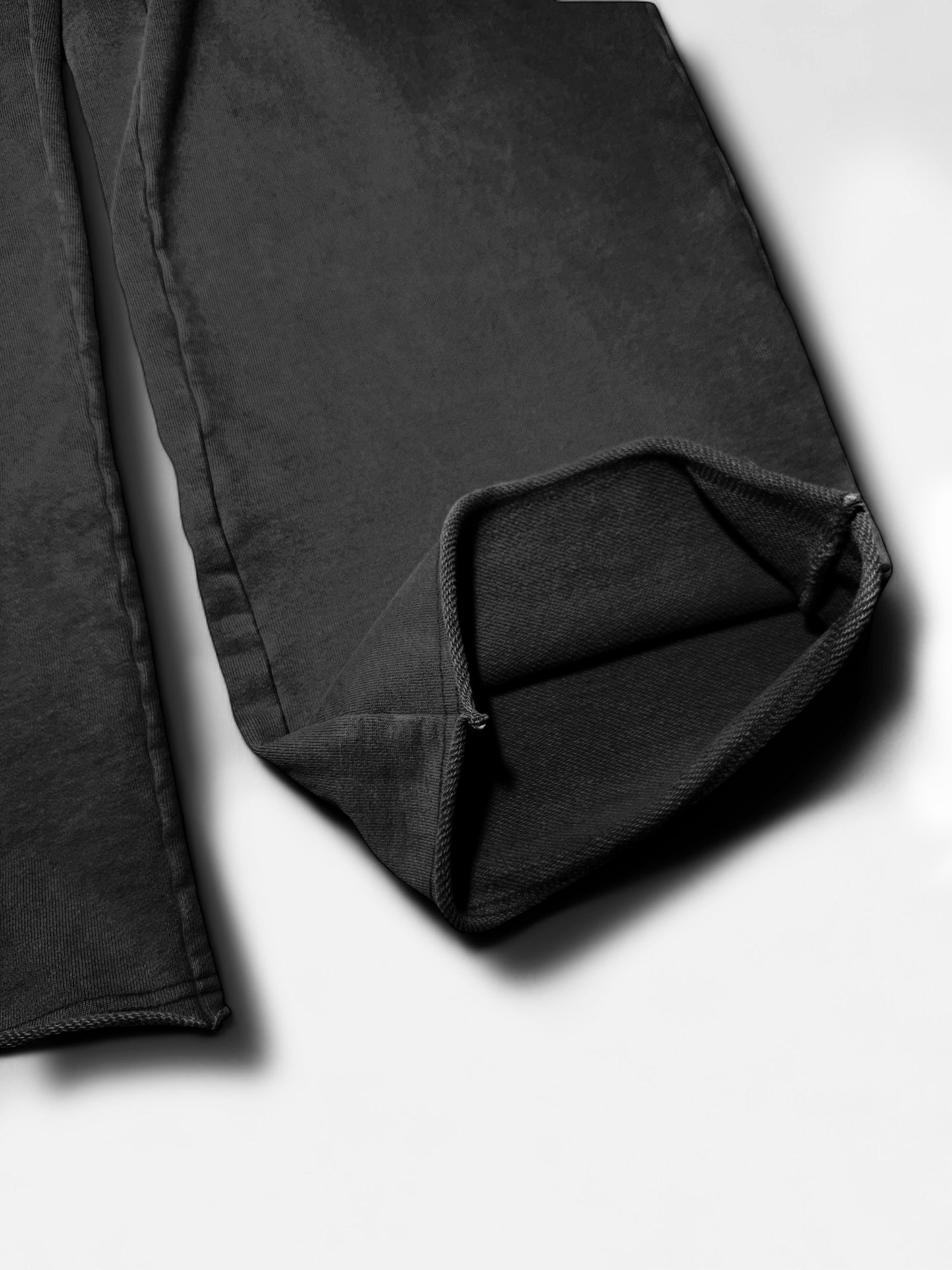 IRON SWEATS [BLACK]